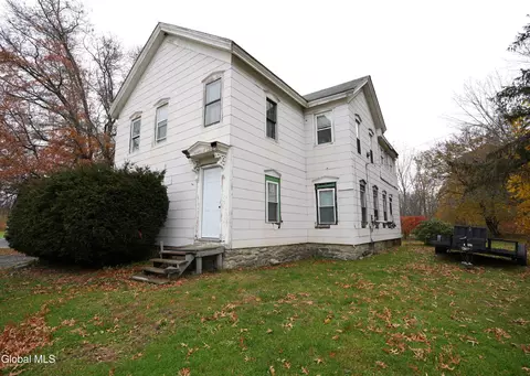 355 Main St, Fort Hunter, NY 12069
