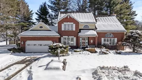225 Long Meadow Ln, Schenectady, NY 12306