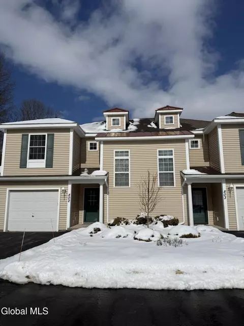 802 Royale Ct, Troy, NY 12180