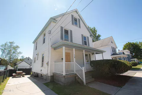 18 Newman St, Gloversville, NY 12078