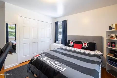 Bedroom - 933 E Pine Hill Dr, Schenectady, NY 12303 photo 6 of 8
