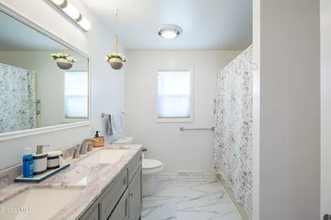 Bath - 933 E Pine Hill Dr, Schenectady, NY 12303 photo 2 of 4