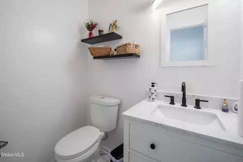 Bath - 933 E Pine Hill Dr, Schenectady, NY 12303 photo 1 of 4
