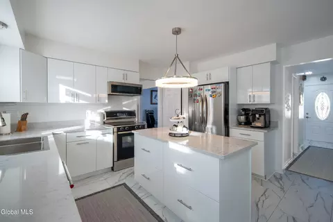 Kitchen - 933 E Pine Hill Dr, Schenectady, NY 12303 photo 4 of 6