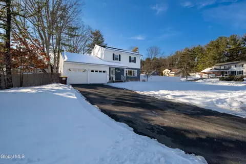933 E Pine Hill Dr, Schenectady, NY 12303