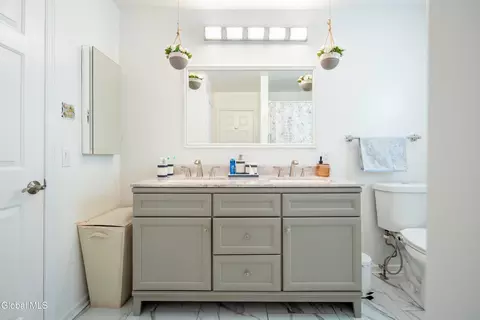 Bath - 933 E Pine Hill Dr, Schenectady, NY 12303 photo 4 of 4