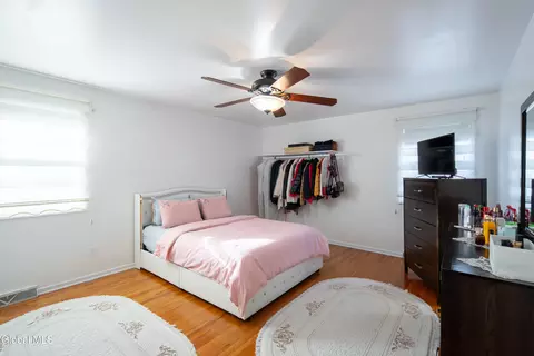 Bedroom - 933 E Pine Hill Dr, Schenectady, NY 12303 photo 1 of 8
