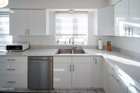 Kitchen - 933 E Pine Hill Dr, Schenectady, NY 12303 photo 2 of 6
