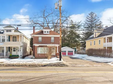 1905 Hamburg St, Schenectady, NY 12304