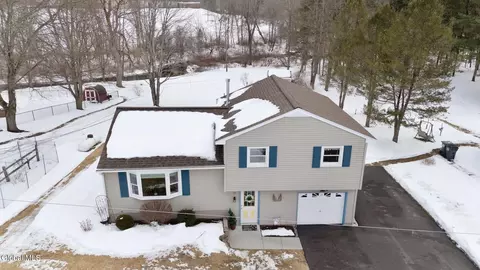 15 Mcclellan Dr, Nassau, NY 12123