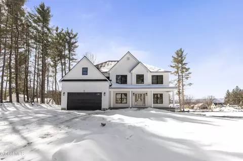 223 Pinewood Dr, Schenectady, NY 12303