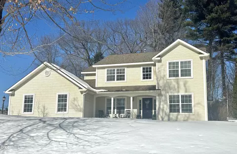 18 Jenee Way, Saratoga Springs, NY 12866