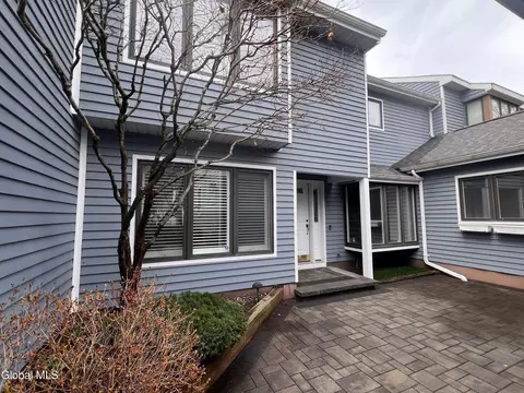 3 S Collins Ter, Saratoga Springs, NY 12866