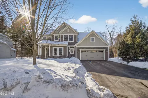 21 Saw Mill Ct, Saratoga Springs, NY 12866