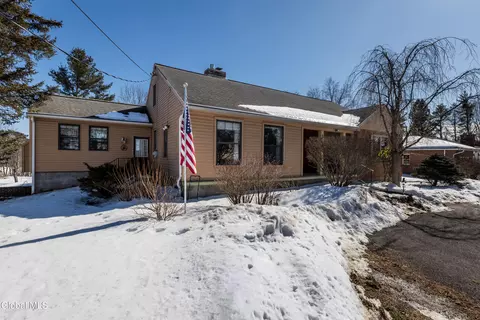42 Thompson Hill Rd, Rensselaer, NY 12144