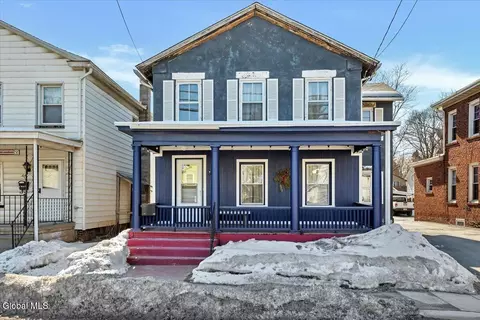 60 Ulster Ave, Saugerties, NY 12477