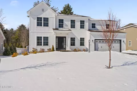 21 Bergen Pl, Niskayuna, NY 12309