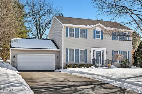 52 Old Birch Ln, Albany, NY 12205
