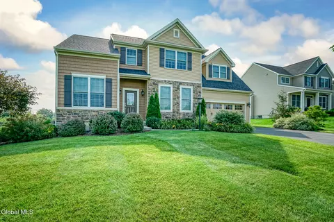 4 Matthews Ct, Cohoes, NY 12047