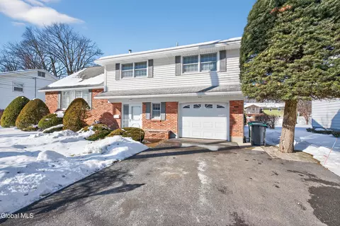 56 Bayberry Rd, Schenectady, NY 12306
