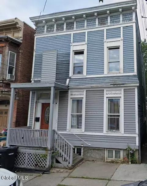 393 9th St, Troy, NY 12180
