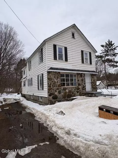 786 County Rt 24, Corinth, NY 12822