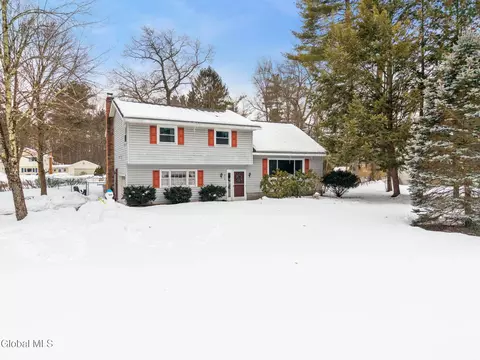 814 Greenwood Dr, Ballston Spa, NY 12020