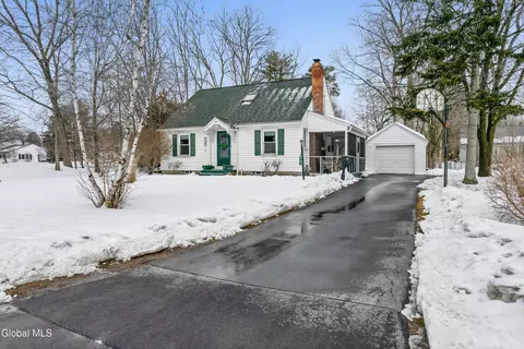 5 Glenbrook Rd, Glenville, NY 12302