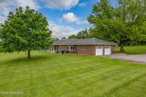 730 Mckay Rd, Amsterdam, NY 12010
