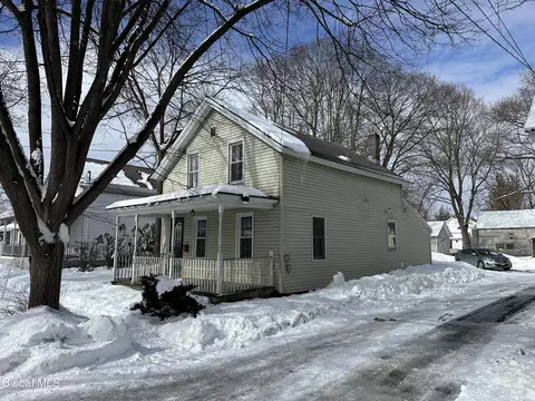 8 Sarella St, Glens Falls, NY 12801