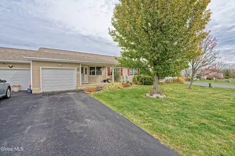 122 Skyview Dr, Greenville, NY 12083