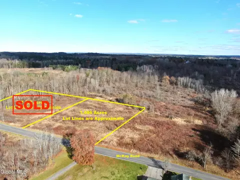 12 Mckay Road # l5, Amsterdam, NY 12010