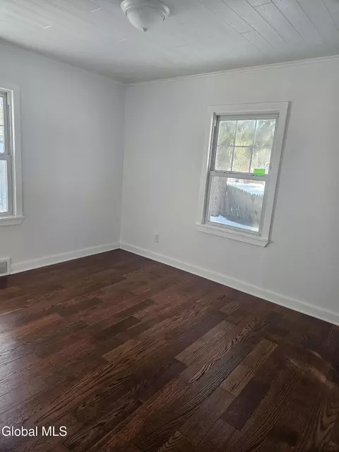 138 Willow Ln, Glenville, NY 12302 photo 9