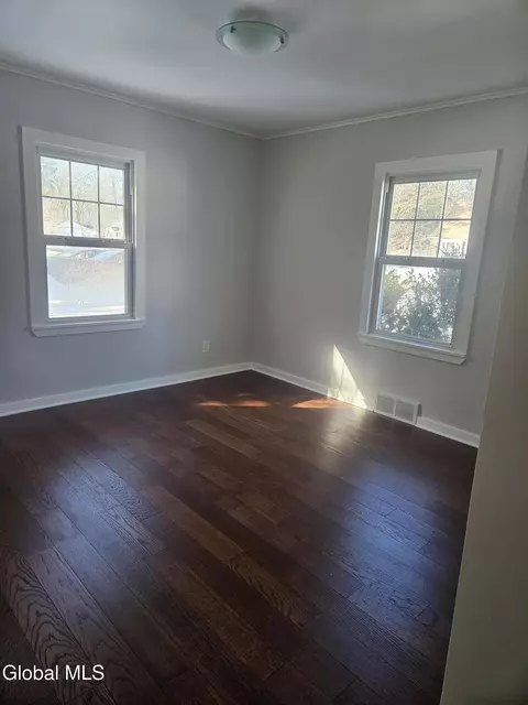 138 Willow Ln, Glenville, NY 12302 photo 7