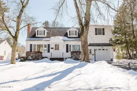 31 Miles Standish Rd, Rotterdam, NY 12306