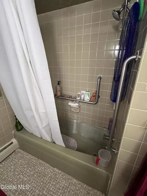 Bath - 1911 Golf Ave, Schenectady, NY 12308 photo 4 of 5