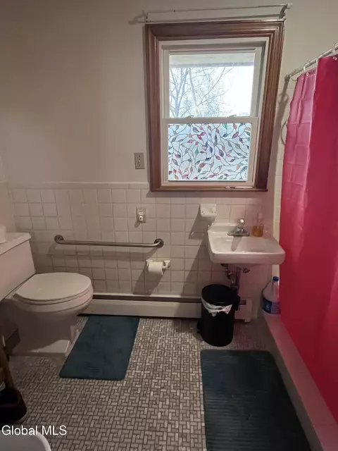 Bath - 1911 Golf Ave, Schenectady, NY 12308 photo 1 of 5
