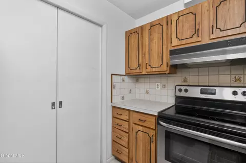 Kitchen - 30 Willow Dr, Delmar, NY 12054 photo 2 of 2