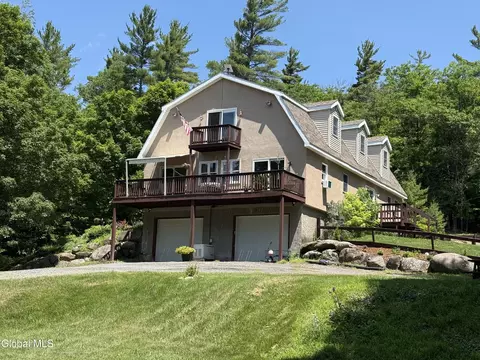 31 Dogwood Ln, Pottersville, NY 12860