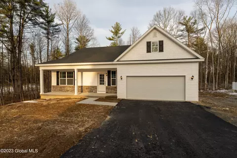 5 Balsam Ct, Ballston Lake, NY 12019