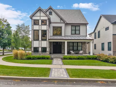 19 Aurora Ave, Saratoga Springs, NY 12866