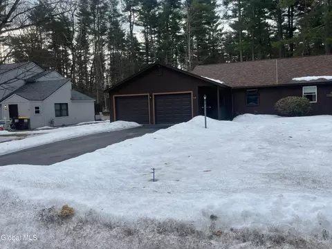 60 Snowberry Rd, Malta, NY 12020