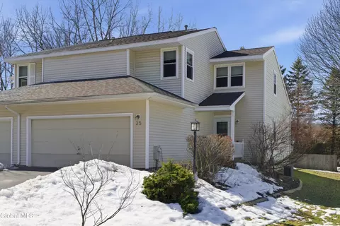 35 Heyden Rd, Troy, NY 12180