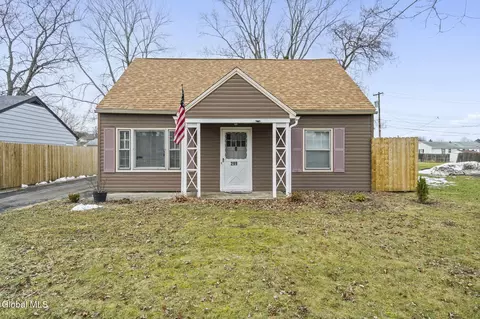 299 Lincoln Blvd, Greenport, NY 12534