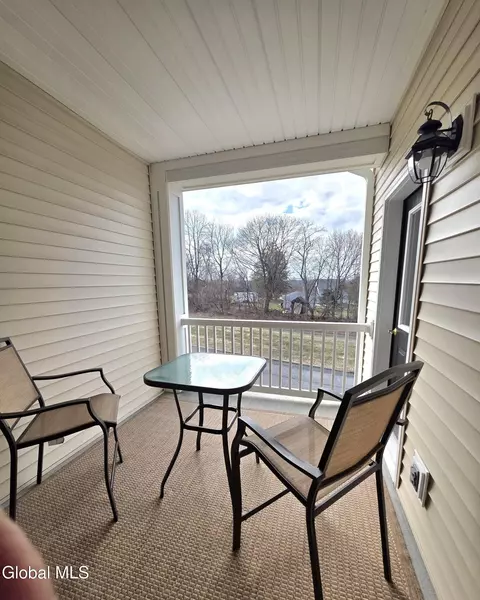 208 N N Rdg, Troy, NY 12182