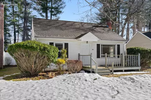 27 Dresden Ct, Albany, NY 12203