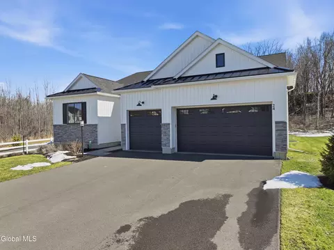24 Wetherby Ct, Cohoes, NY 12047