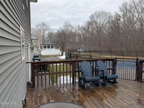 Exterior - 44 Bancker Ave, Schenectady, NY 12302 photo 5 of 9