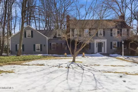 27 Wexford Rd, Delmar, NY 12054