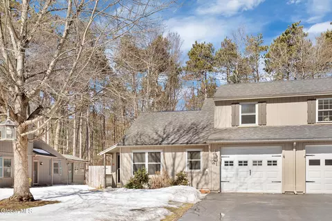 21 Arrow Wood Pl, Ballston Spa, NY 12020